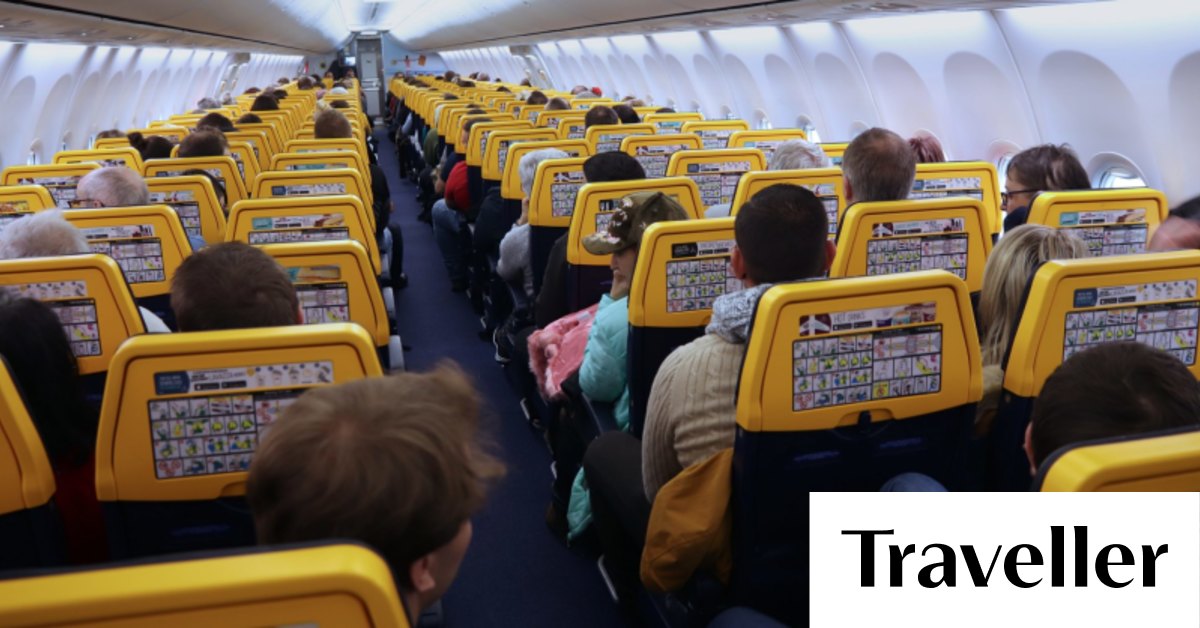 Airline review Ryanair, Frankfurt to London, Boeing 73780 economy class