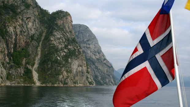 Scary Norwegian fiord with comforting Norwegian flag.