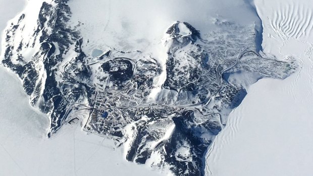 McMurdo Station, a US research base on Ross Island, is large enough to accommodate more than 1200 residents.