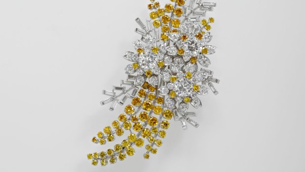 The Queen wore the wattle brooch presented to her during the 1954 Commonwealth tour when she met Prime Minister Malcolm Turnbull.