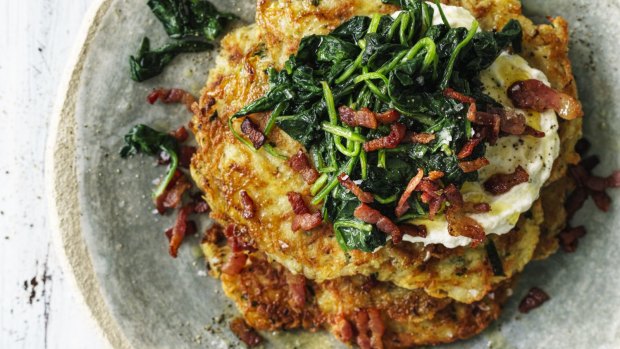 Potato roesti topped with spinach, blue cheese, sour cream and bacon.