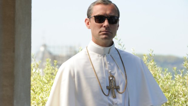 bryder ud mesh at føre The Young Pope: Jude Law as arrogant American pontiff makes for disturbing  TV