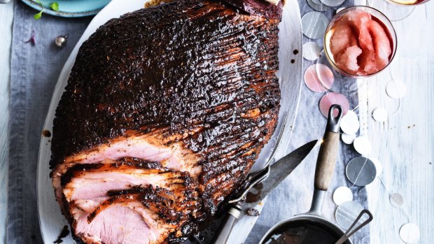 Glazed ham with bush herbs