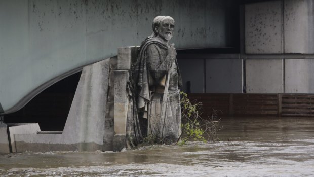 The Seine has reached the feet of the Zouave statue at the Pont de l'Alma, which serves as a measuring instrument for water levels during floods,  In 1910 it touched the shoulders 