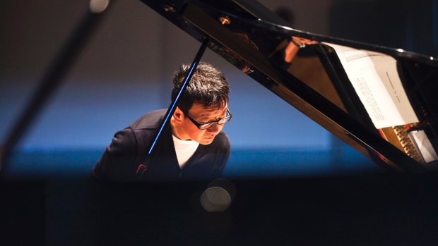 British pianist Melvyn Tan began his recital with Beethoven.