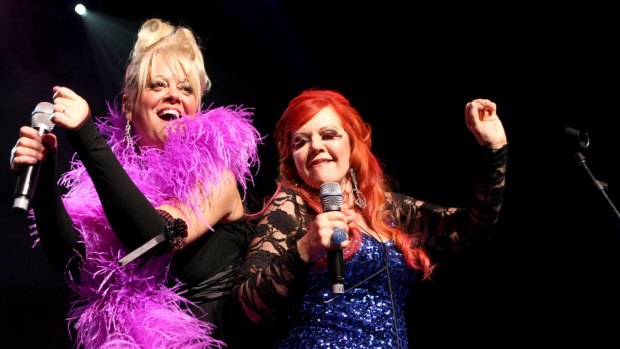 Cindy Wilson and Kate Pierson on stage in Melbourne during their last Australian tour in 2009.