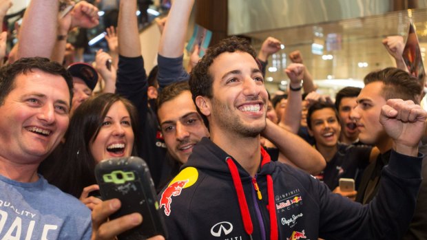 Daniel Ricciardo's chats about his season and meets fans at the Melbourne Emporium. 