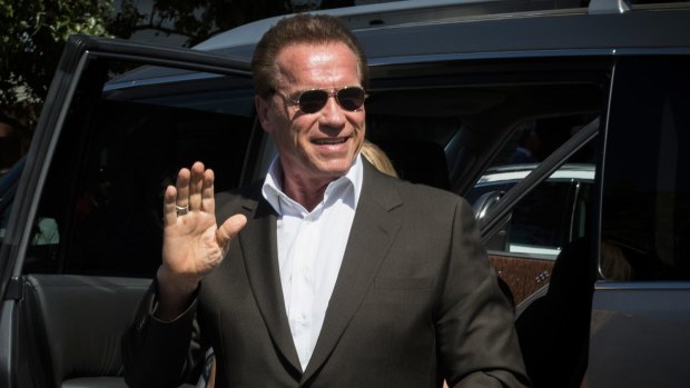 Arnold Schwarzenegger has taken to Reddit to help a teen weightlifter through a tough time. 