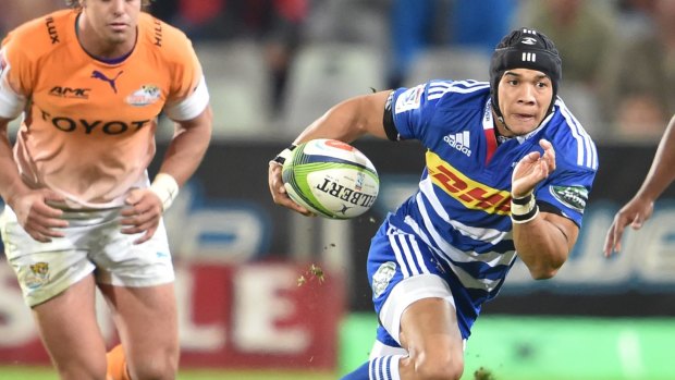 Cheslin Kolbe of the Stormers sprints through a gap.