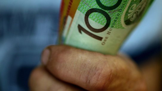 Debt collectors chasing ATO debts are to be paid bonuses and incentives, according to an ad recruiting collectors.