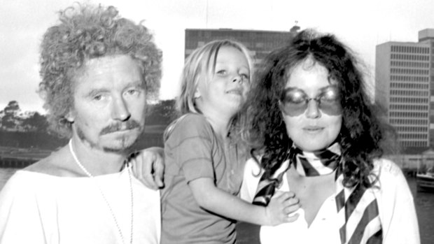 Brett Whiteley in Sydney in 1969 with his wife Wendy and daughter Arkie.