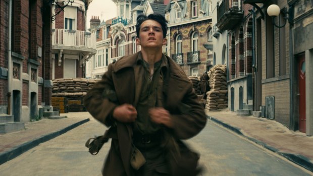 Fionn Whitehead as Tommy in the film.
