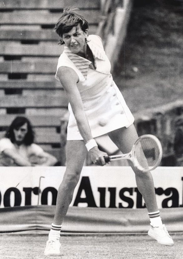 Margaret Court in action against Sue Mappin of Great Britain in 1974. 