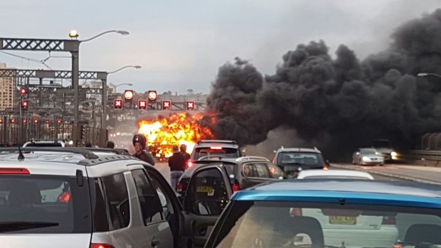 The bus fire brought traffic to a halt on the Harbour Bridge.