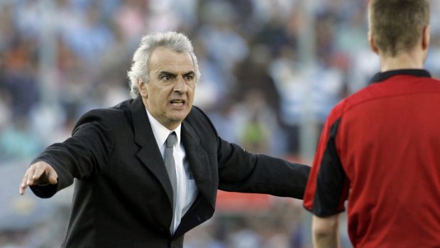 Qatar coach Jorge Fossati has resigned just a few hours after leading his team to a 3-2 win over South Korea on Tuesday.