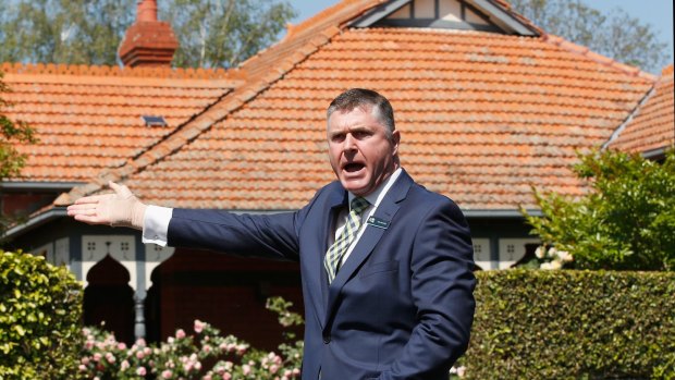 gent and auctioneer John Morrisby of Jellis Craig Real Estate in action at the weekend.