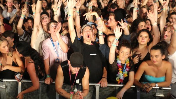 NSW HSC students arrive at the Gold Coast to celebrate Schoolies. Photo by Nathan Richter