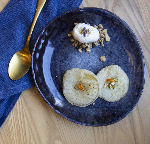 Apple fritters with cinnamon and pistachio.