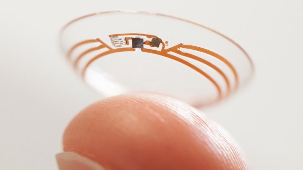 Samsung is attempting to patent a contact lens with a built-in camera.