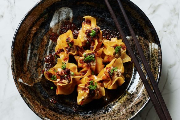 Serve the steamed dumplings with chilli oil and chopped chives.