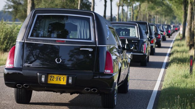 The column of funeral hearses on the way to Hilversum.