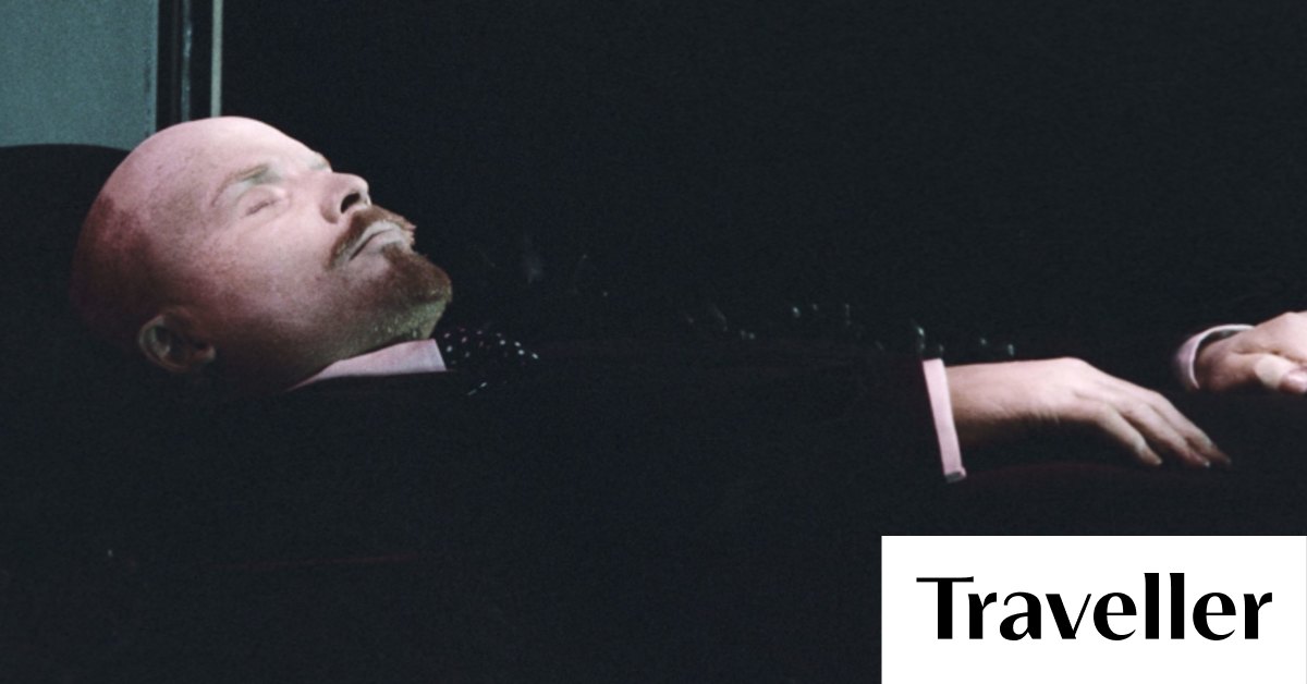 Ten dead bodies that are tourist attractions Famous embalmed bodies on display