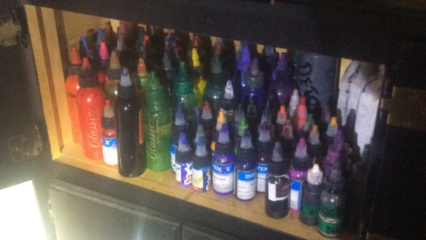 Police officers found tattoo guns, ink bottles and sketchbooks during a raid on an alleged backyard tattoo shop on the Gold Coast.