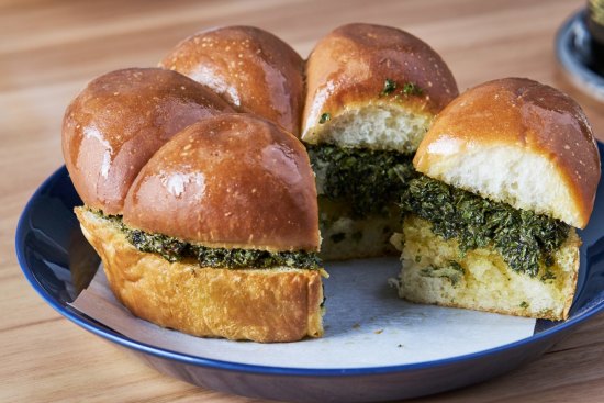 Umamilicious: Garlic bread with seaweed.