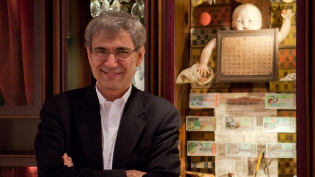 Orhan Pamuk makes extensive use of tricks and turns of fate. 