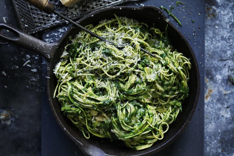 Adam Liaw's super green spaghetti is packed with zucchini and spinach