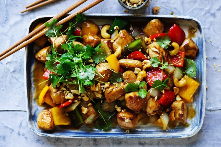 Chicken with cashew nuts.