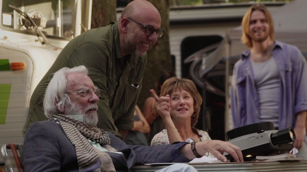 Director Paolo Virzi with Helen Mirren and Donald Sutherland on set.