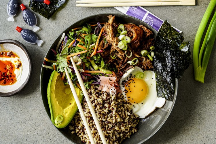 Gochujang chicken bibimbap bowl.