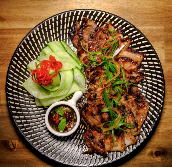 Kor moo yang (grilled pork).