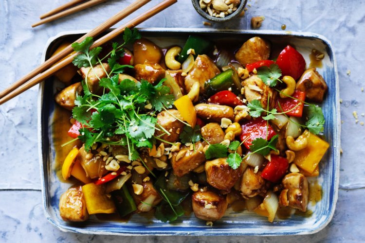 Chicken with cashew nuts.