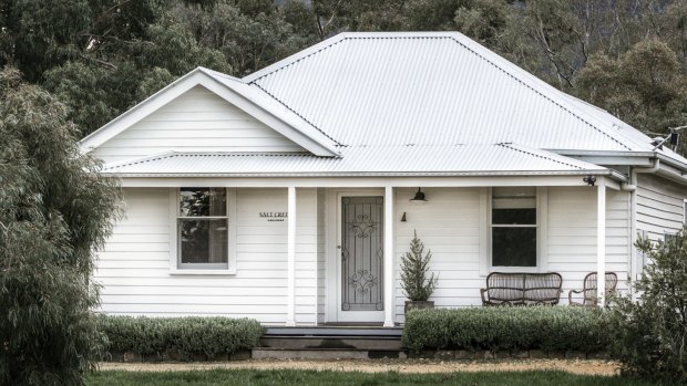 Filled with light, artworks and curios, this renovated cottage sits beneath Mount Sturgeon and Mount Abrupt.