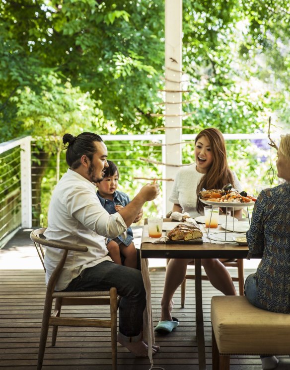 Adam Liaw and his family enjoy a relaxed festive feast at their home.