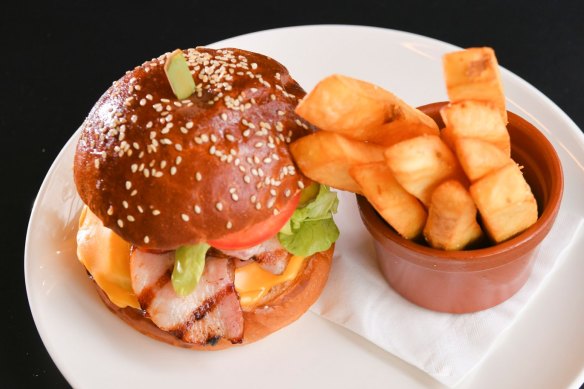 Wagyu burger with excellent fat chips.