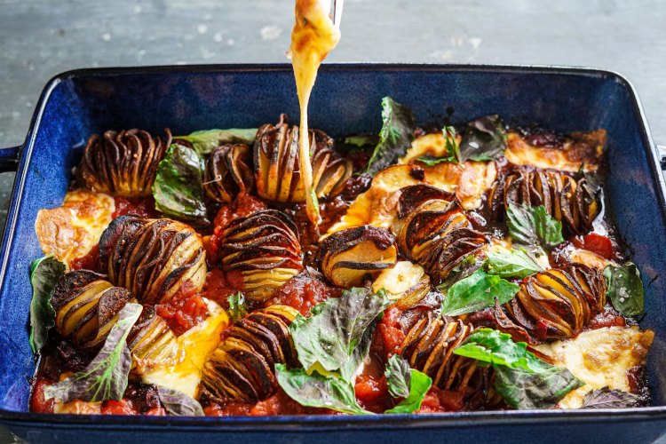 Pepperoni hasselback potato traybake.