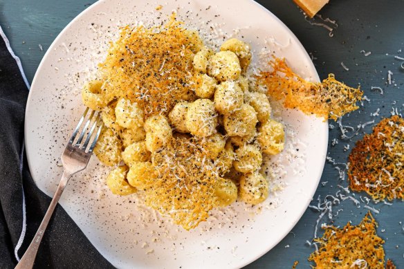 CacioÂ e pepe gnocchi withÂ cacio e pepe crisps recipe. Cook the Good Food Guide trends recipes for Good Food Guide 2020 special edition of Good Food, Tuesday October 1, 2019. Images and recipes by Katrina Meynink.