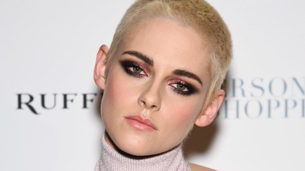 Actress Kristen Stewart has the perfect mascara application down pat. 