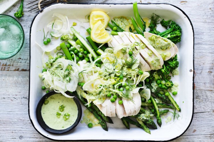 Steamed chicken with asparagus and fennel 