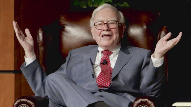 Many of the traits that make Warren Buffett a successful investor come naturally to women, a new book argues.
