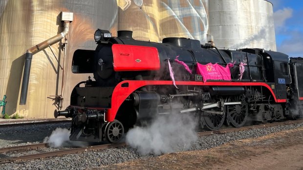 The Grainlander rail tour is run by 707 Operations, a volunteer-run organisation which stages regular train excursions into the Victorian countryside. 