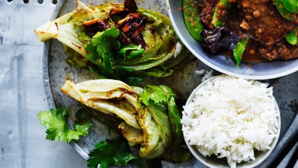 Stir-fried iceberg lettuce  