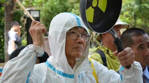 An anti-nuclear campaigner airs his safety concerns in Tokyo.