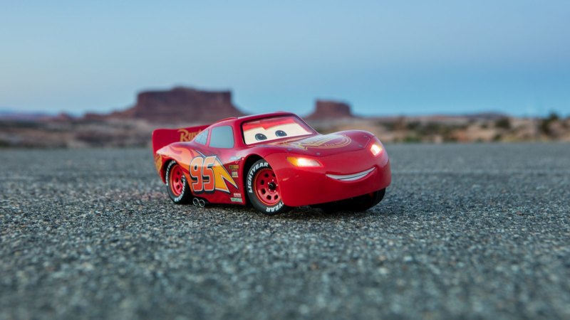 lightning mcqueen motorised car