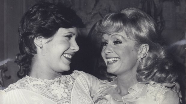 Reynolds (right) and Fisher in 1974. 