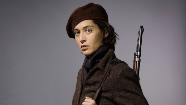 Lizzy Caplan plays Resistance fighter Carla Monroe in Das Boot.