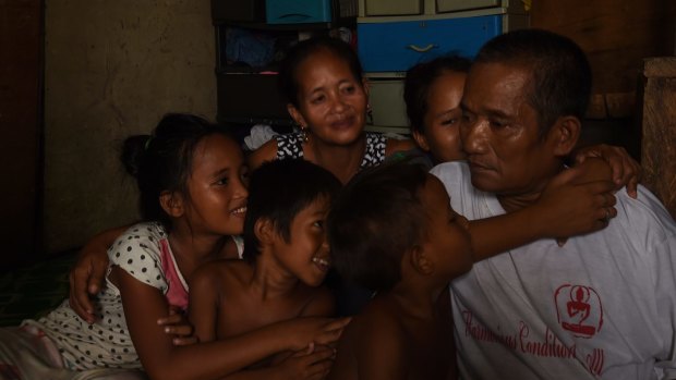 Nice Poro, a former shabu user, with his wife and children in his home in the Tondo district of Manila. 